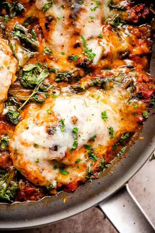 Mozzarella Chicken in Tomato Sauce – Easy Dinner Idea!