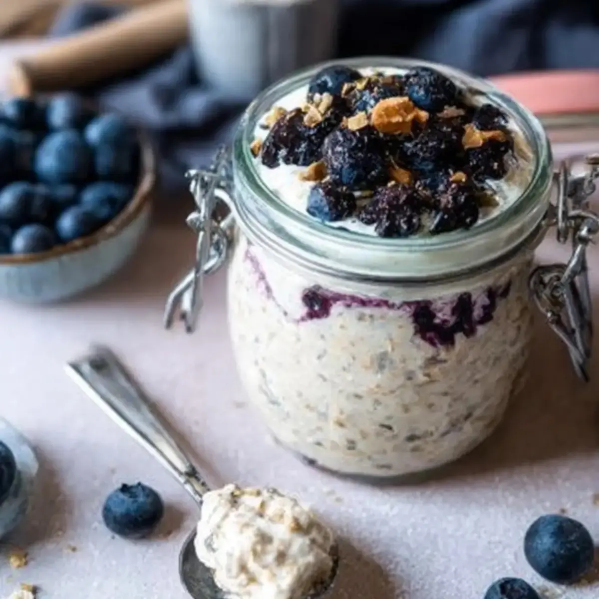Overnight Oats mit Quark und Heidelbeeren