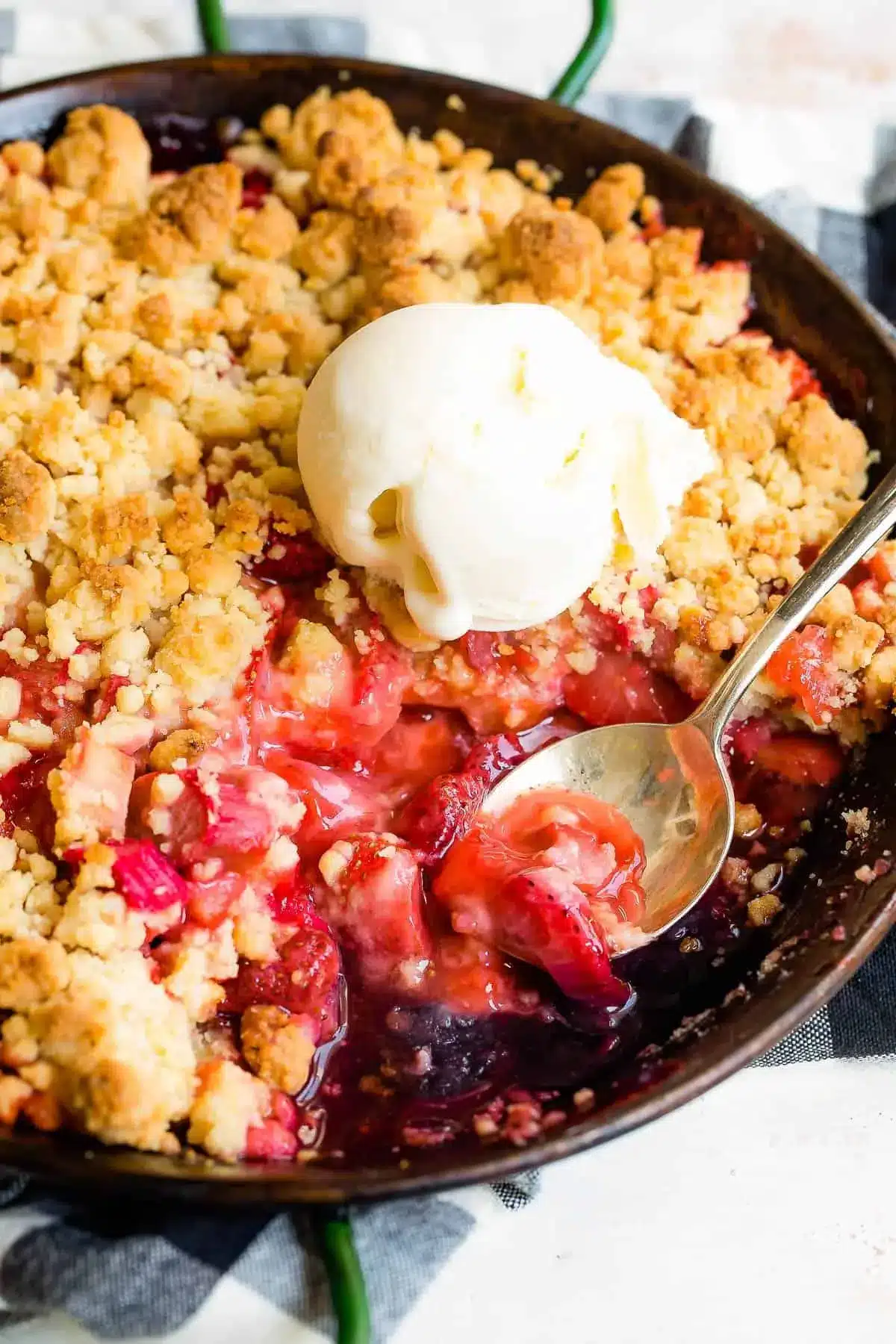 Strawberry Rhubarb Crumble