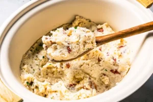 Slow Cooker Garlic Mashed Potatoes